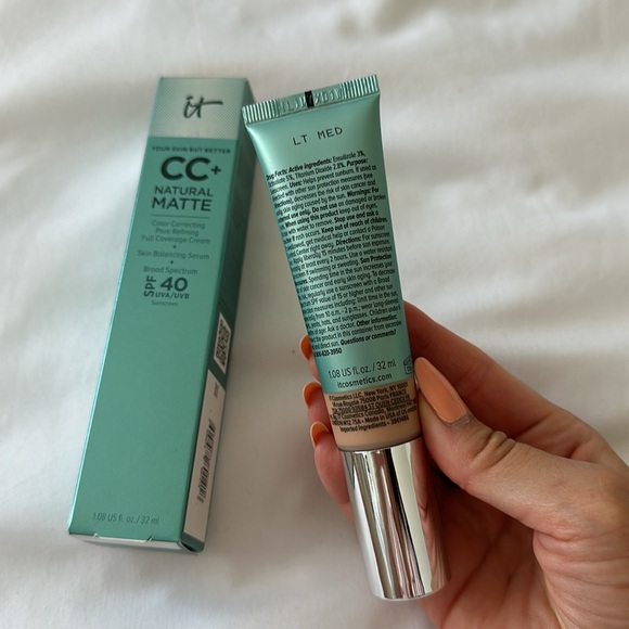 IT Cosmetics CC+ Cream Natural Matte Foundation with SPF 40- Light Medium - Picture 8 of 8
